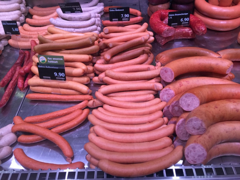 charcuterie-SEILLANS-min_sausages_meat_butchery-1069321